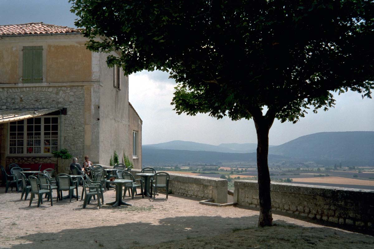 Die Bar an der Mauer in Sault