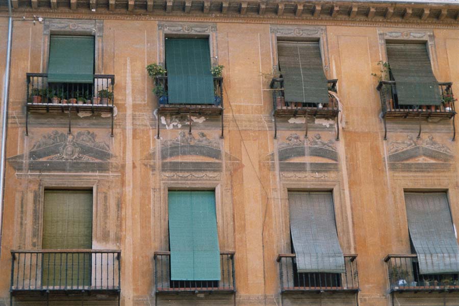 Fassade neben der Kathedrale in Granada