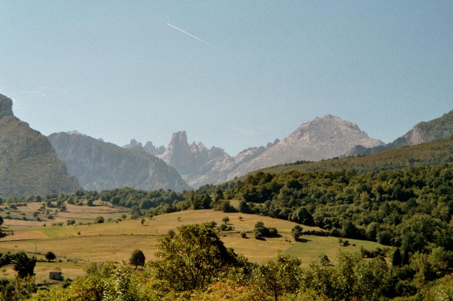 Blick von Arenas auf die Picos