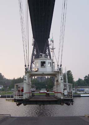 Hngefhre ber den Nord-Ostsee-Kanal